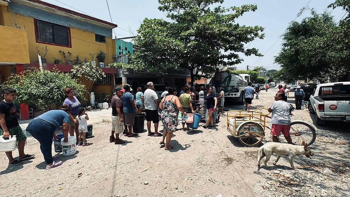 Pipas de agua para combatir sequía en Tampico y Madero Comapa Sur